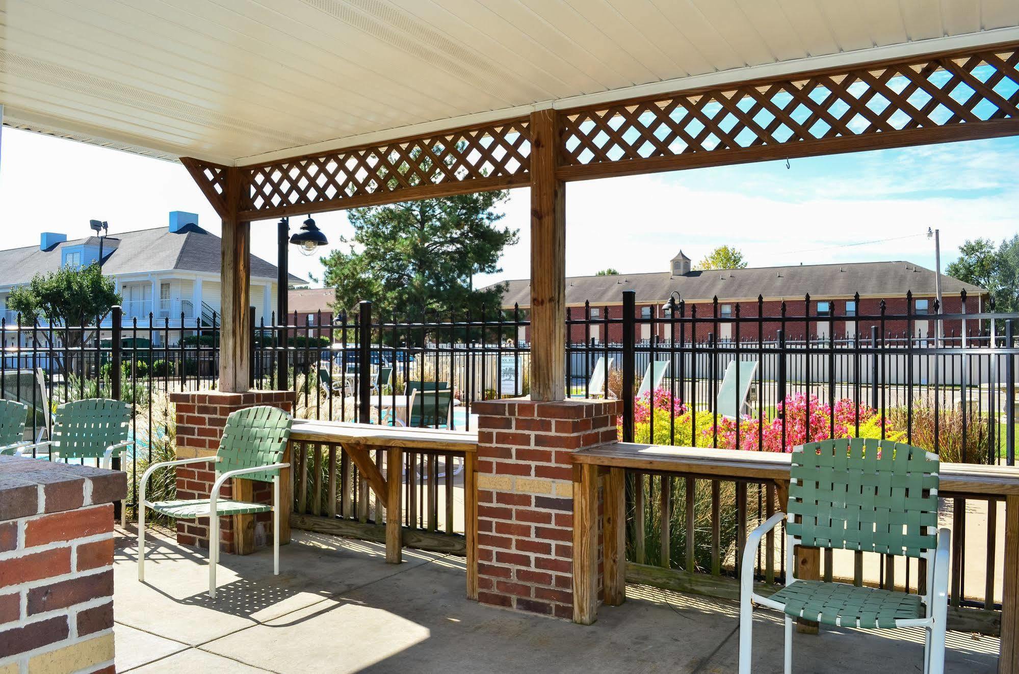 Intown Suites Extended Stay Decatur Al Exterior photo